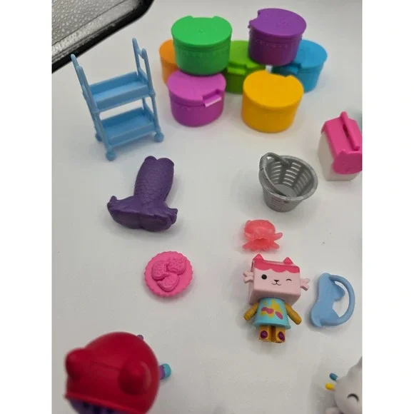 Gabbys Dollhouse Toy Lot Figures Accessories Pandy Paws MerCat Cakey Cat Lot - Picture 5 of 6